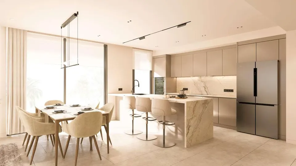 Apartament z prywatnym ogrodem w Esteponie — zdjęcie