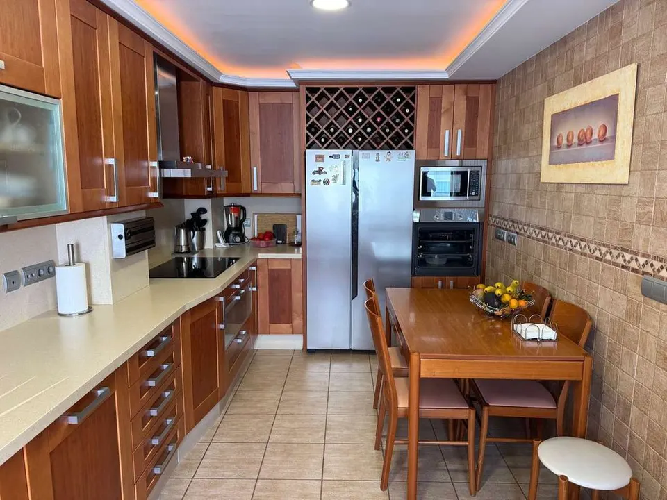 Penthouse z tarasem w Esteponie — zdjęcie