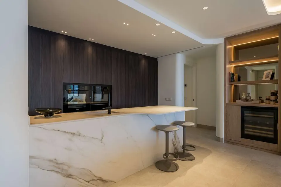 Penthouse przy plaży w Esteponie — zdjęcie
