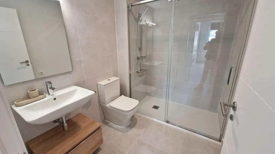 Apartament z basenem w Esteponie — zdjęcie