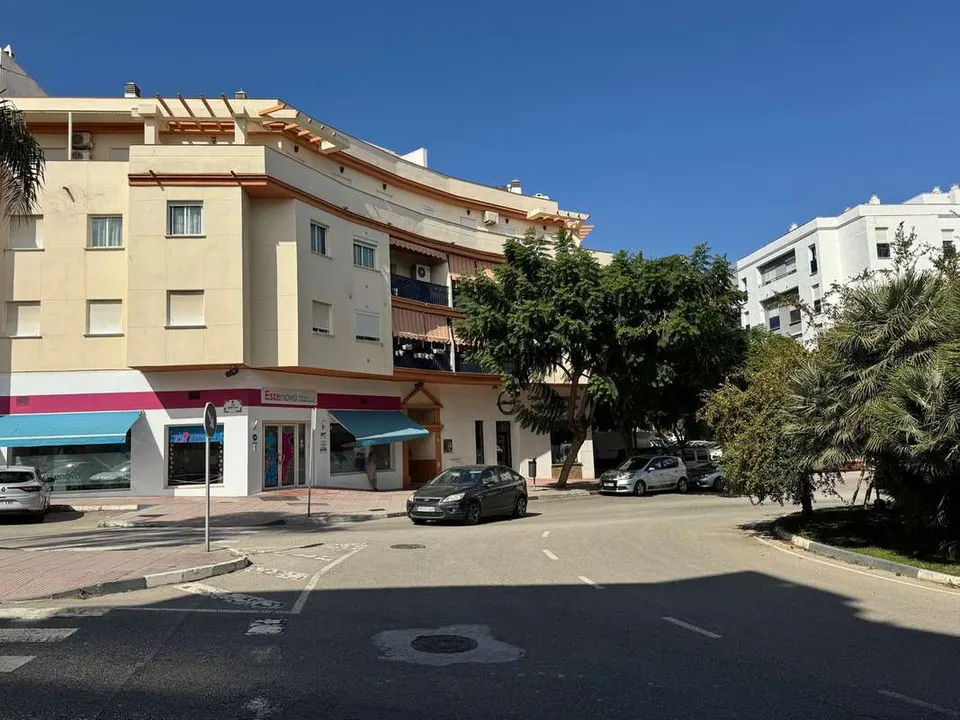 Penthouse z tarasem w Esteponie — zdjęcie