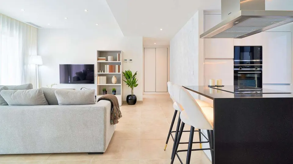 Apartament z tarasem w Esteponie — zdjęcie