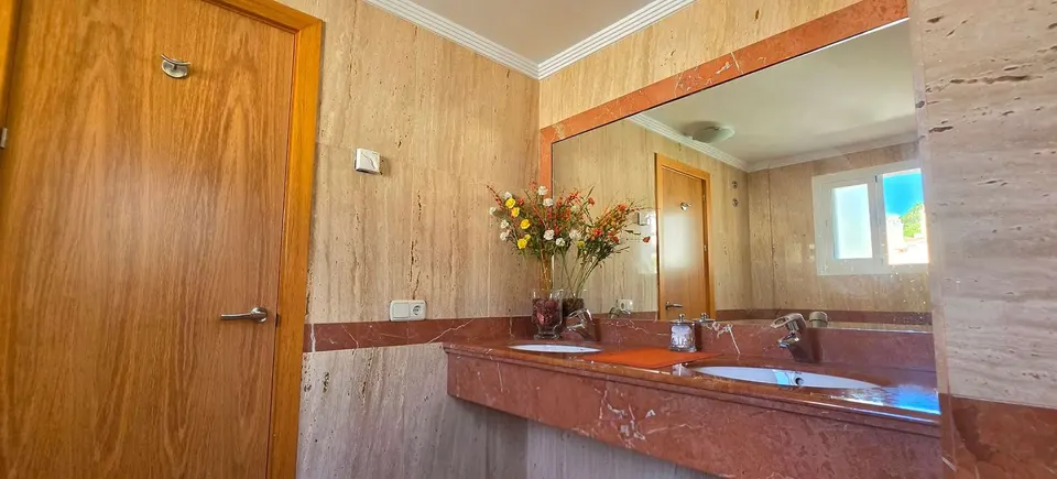 Apartament z tarasem w Benahavis — zdjęcie 15 z 16