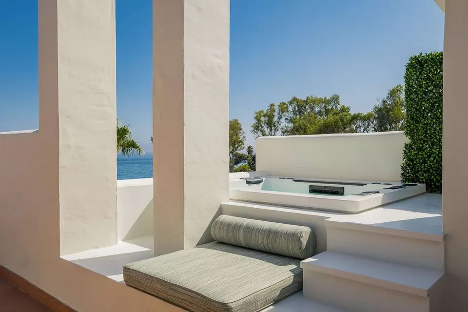Penthouse przy plaży w Esteponie — zdjęcie