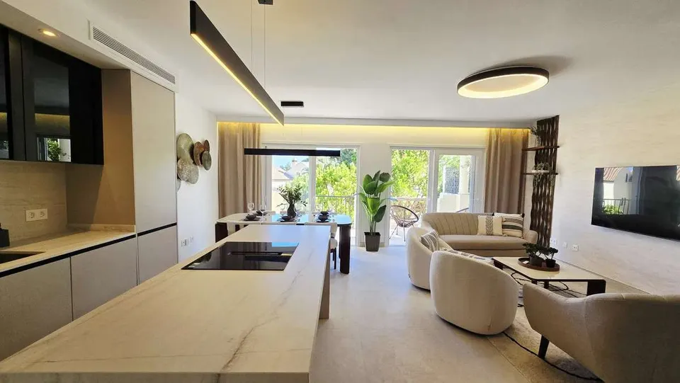 Penthouse dwupoziomowy z widokiem na morze w Marbelli — zdjęcie 5 z 16