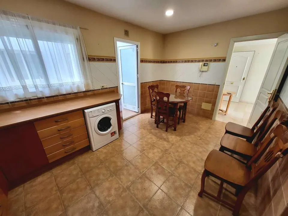 Apartament z widokiem na morze w Esteponie — zdjęcie