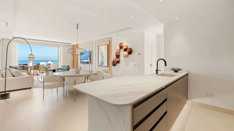 Penthouse przy plaży w Esteponie — zdjęcie