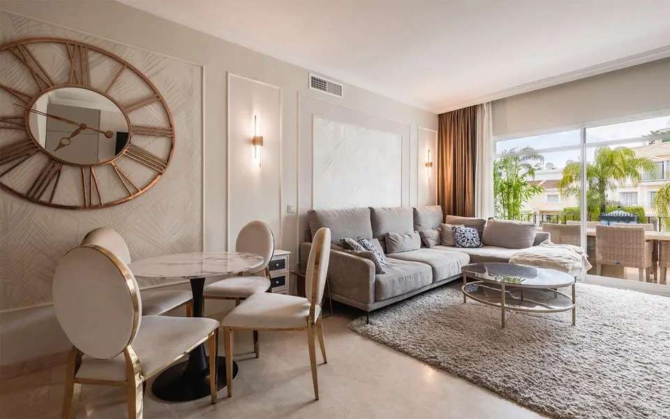 Apartament z tarasem w Marbelli — zdjęcie