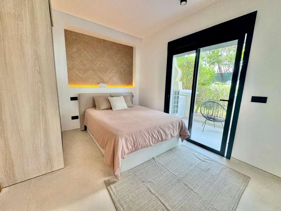 Apartament parterowy w Marbelli — zdjęcie 15 z 16