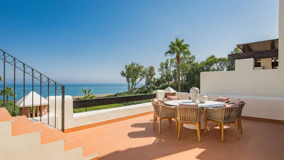 Penthouse przy plaży w Esteponie — zdjęcie