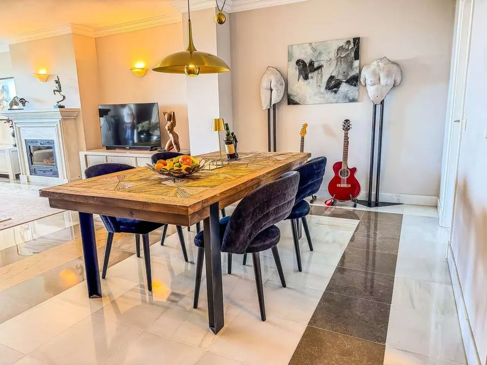Penthouse z widokiem na morze w Benahavís — zdjęcie