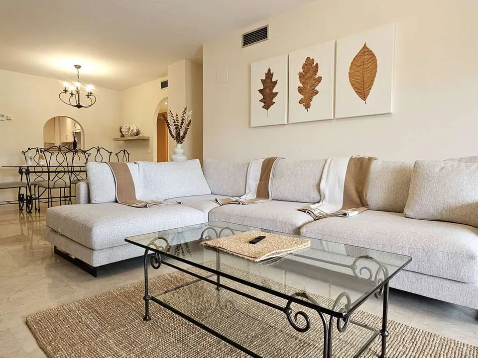 Apartament przy polu golfowym w Marbelli — zdjęcie