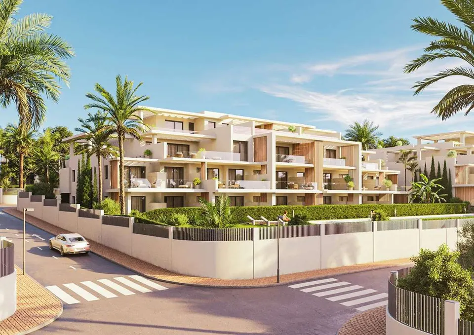 Apartament z prywatnym solarium w Esteponie — zdjęcie