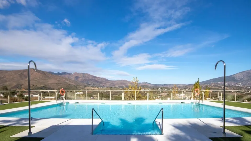 Apartament z tarasem w Mijas — zdjęcie
