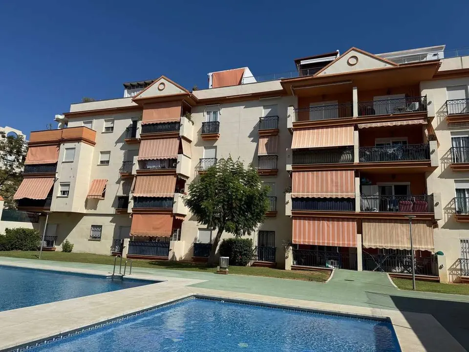 Penthouse z tarasem w Esteponie — zdjęcie