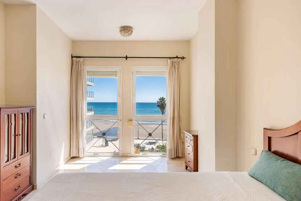 Apartament przy plaży w Esteponie — zdjęcie