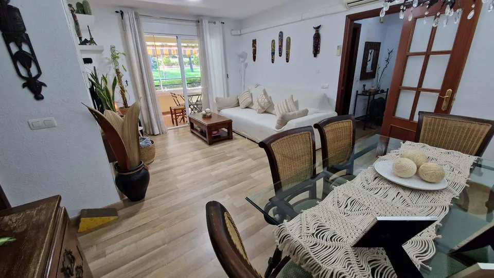Apartament z garażem w Esteponie — zdjęcie