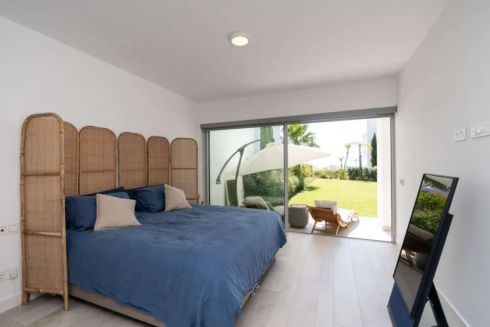 Apartament z ogrodem w Casares — zdjęcie