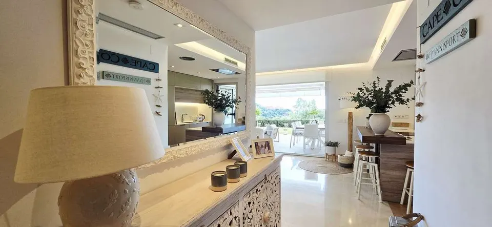 Apartament z ogrodem w Benahavís — zdjęcie
