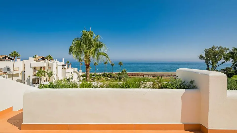 Penthouse przy plaży w Esteponie — zdjęcie