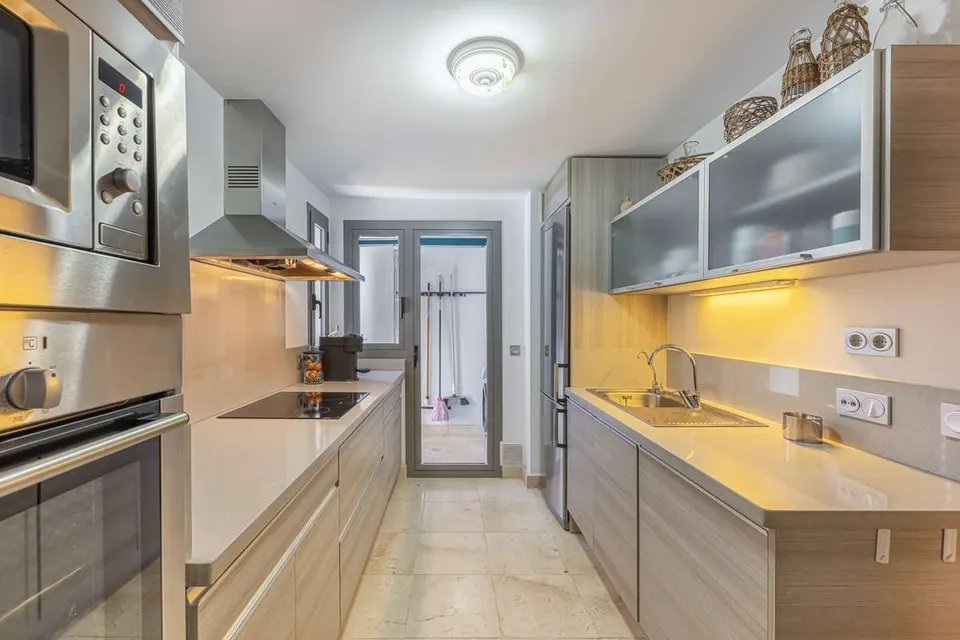 Penthouse z widokiem na morze w Benahavís — zdjęcie