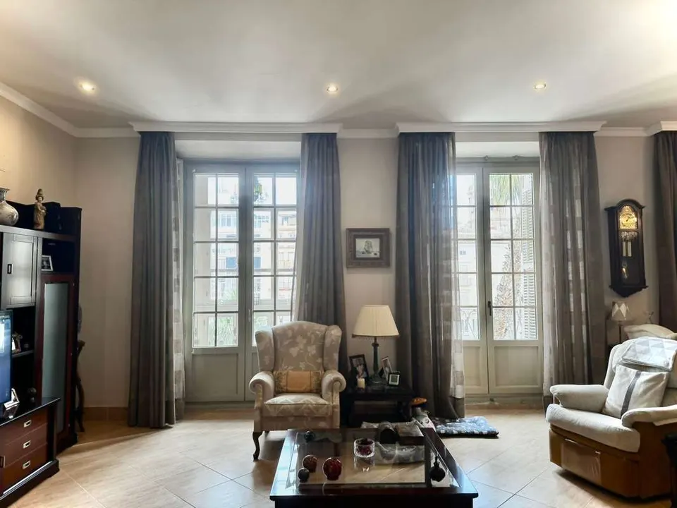 Apartament z balkonami w Maladze — zdjęcie