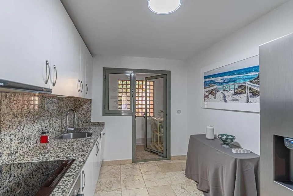 Apartament w zielonej urbanizacji w Esteponie — zdjęcie 13 z 16