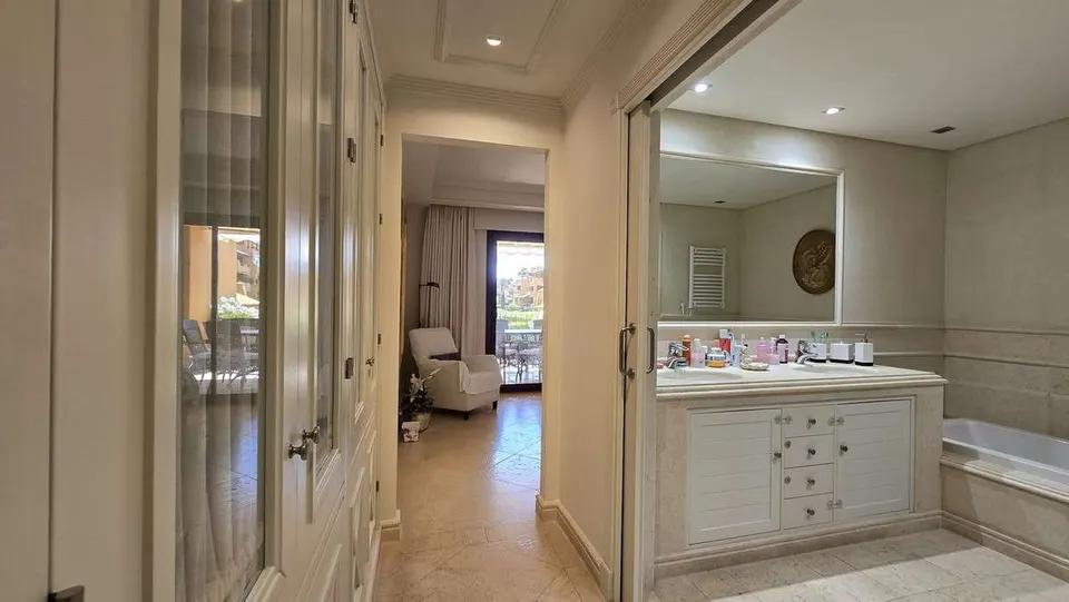 Apartament na plaży w Esteponie — zdjęcie