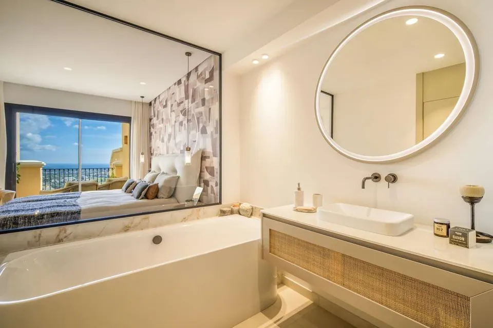 Penthouse z widokiem na morze w Benahavís — zdjęcie