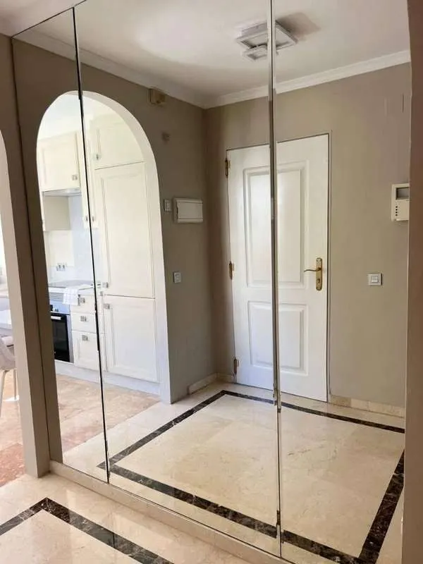Apartament z kominkiem w Marbelli — zdjęcie