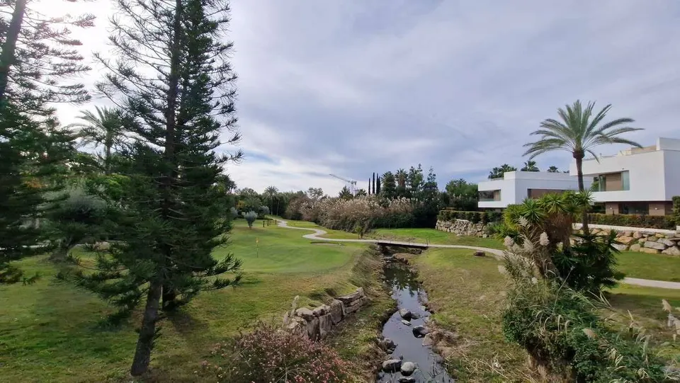 Nieruchomość przy polu golfowym w Esteponie — zdjęcie