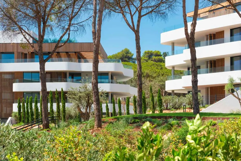 Apartament z tarasem w Sotogrande — zdjęcie