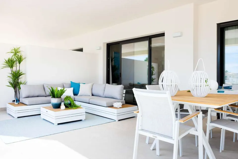 Penthouse z basenem w Casares — zdjęcie