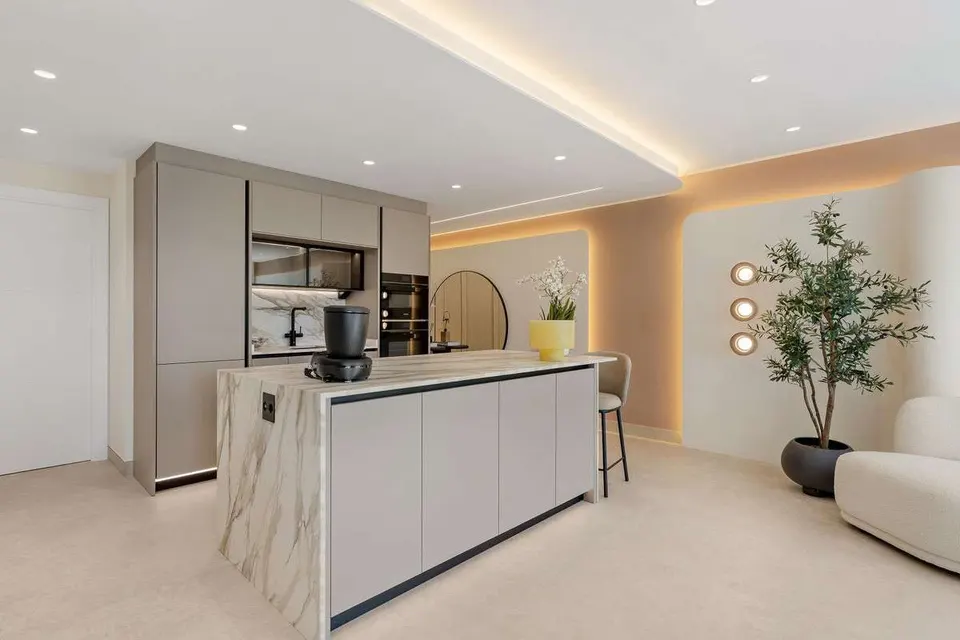 Apartament na plaży w Esteponie — zdjęcie
