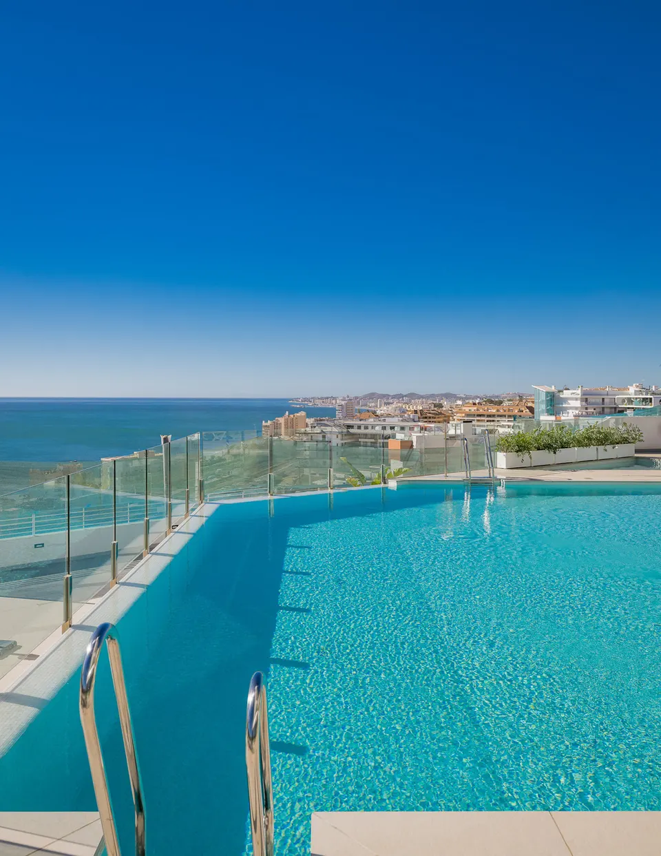 Apartamenty z widokiem na morze w Benalmádena Pueblo — zdjęcie