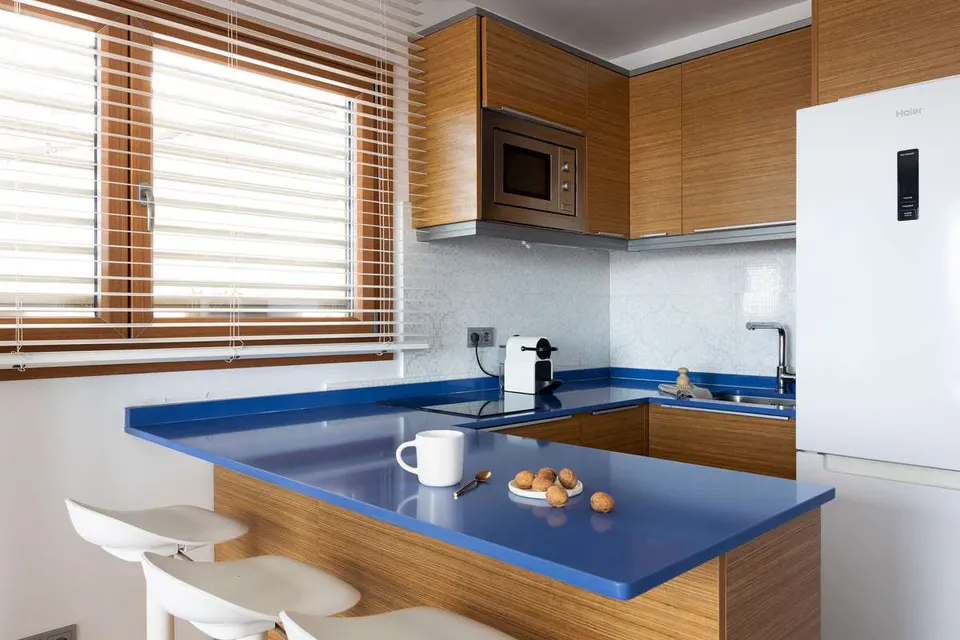 Penthouse z widokiem na marinę w Marbelli — zdjęcie