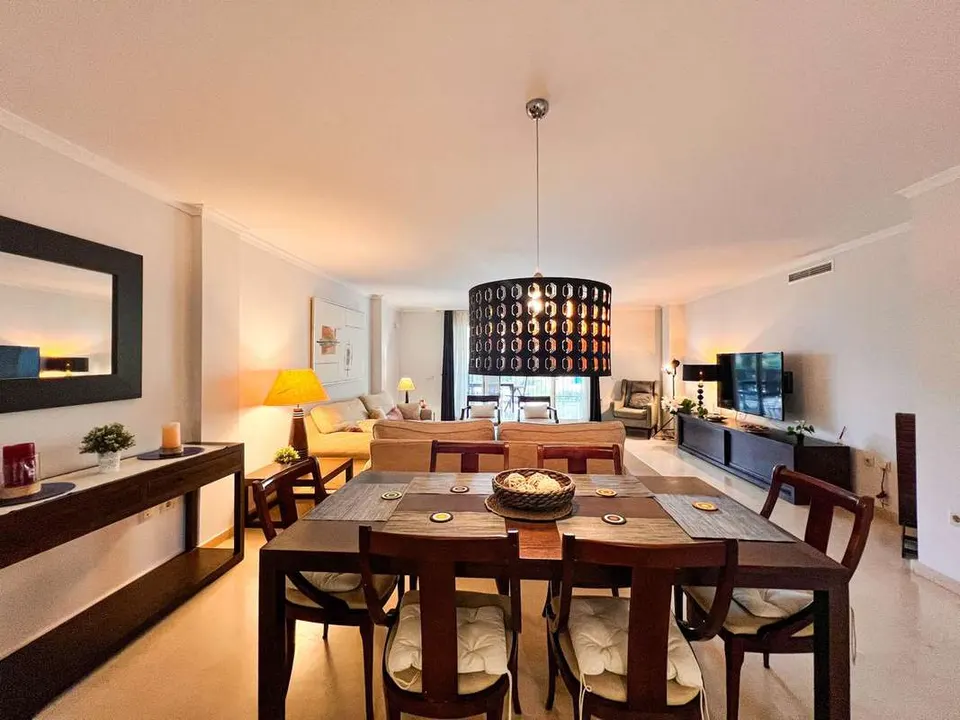 Apartament z widokiem na wodę w Sotogrande — zdjęcie
