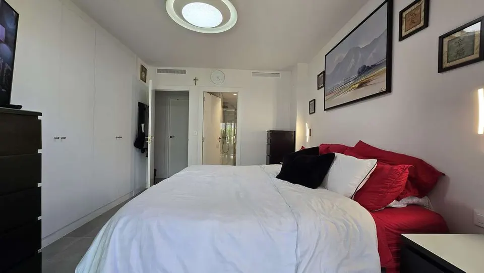 Apartament z basenem w Esteponie — zdjęcie