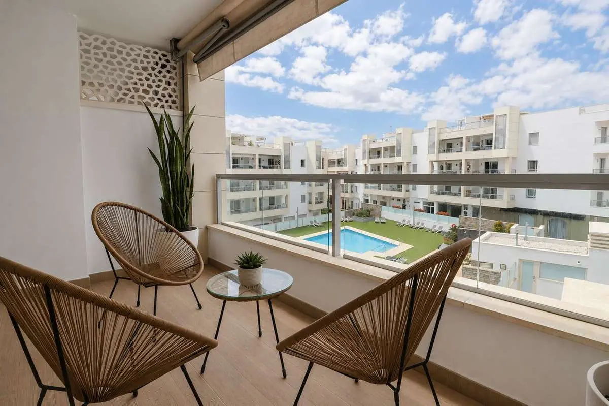 Apartament z widokiem na basen w Marbelli