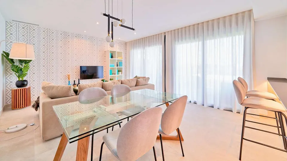 Apartament z tarasem w Esteponie — zdjęcie