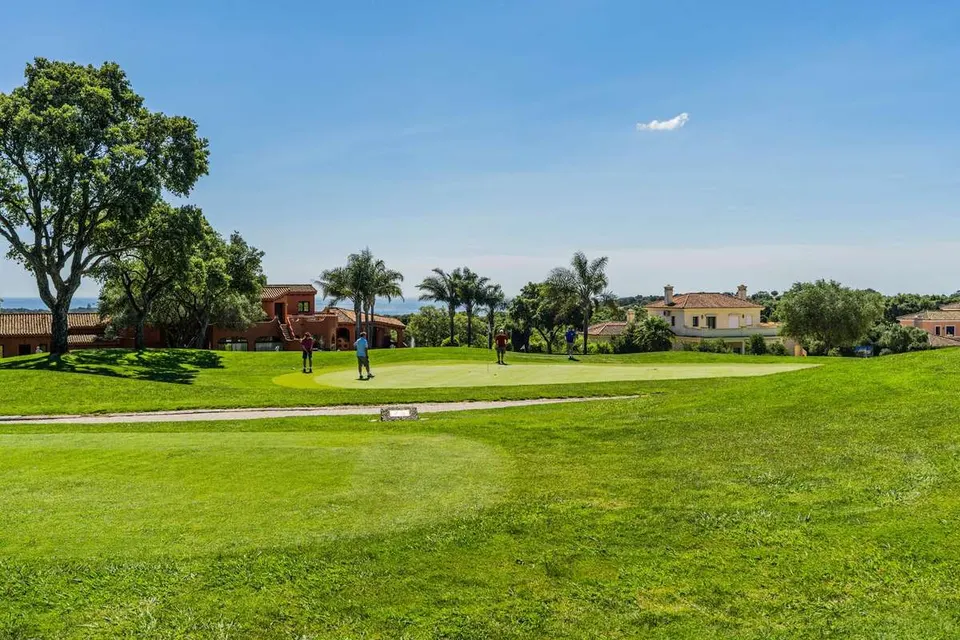 Apartament z widokiem na morze w Sotogrande — zdjęcie