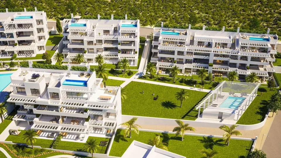 Penthouse z prywatnym basenem w Esteponie — zdjęcie