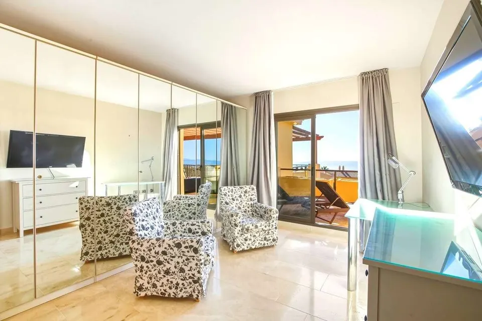 Penthouse z widokiem na morze w Benahavís — zdjęcie