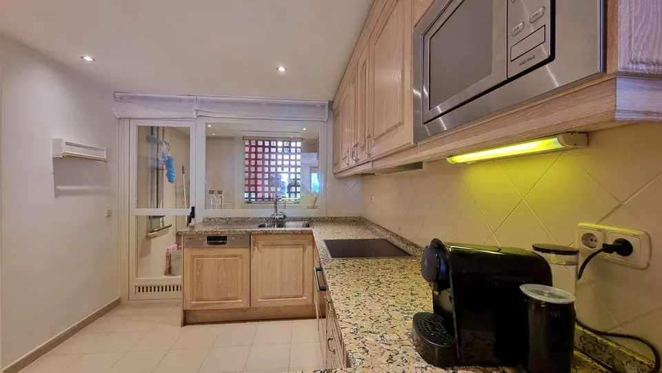 Apartament przy plaży w Esteponie — zdjęcie