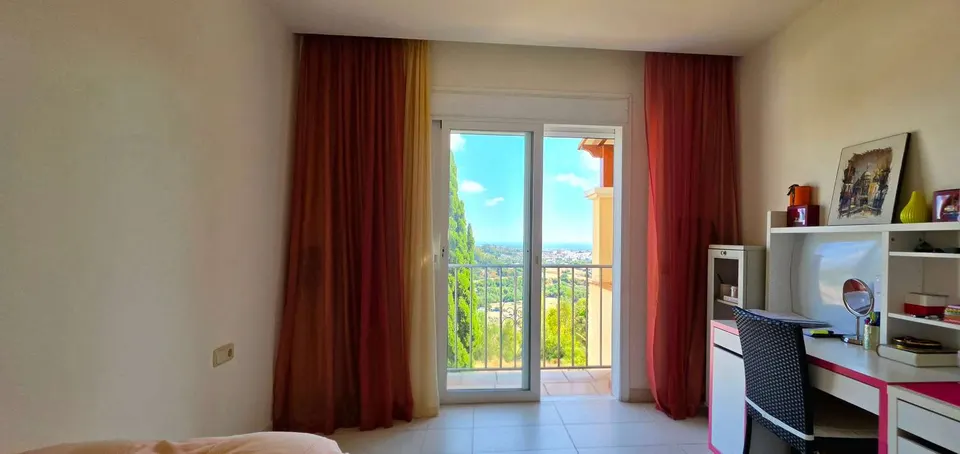 Apartament z tarasem w Benahavis — zdjęcie 11 z 16