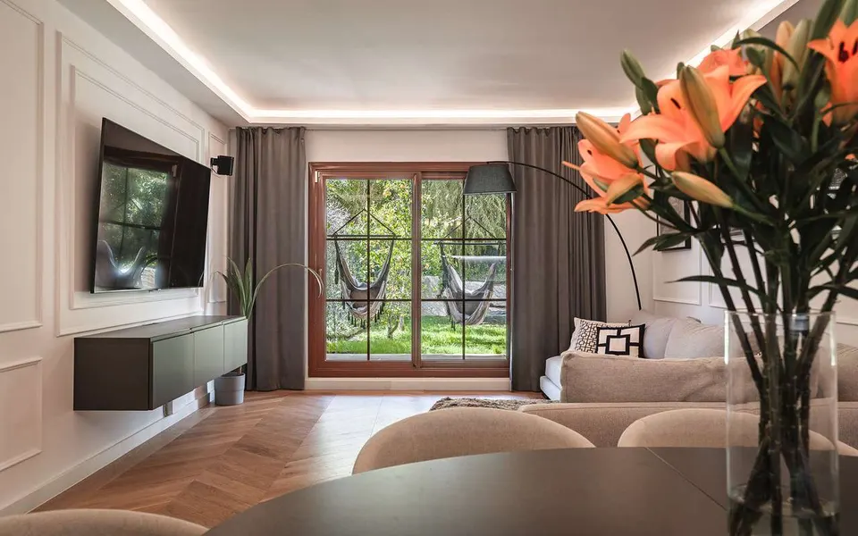 Apartament z ogrodem w Benahavís — zdjęcie