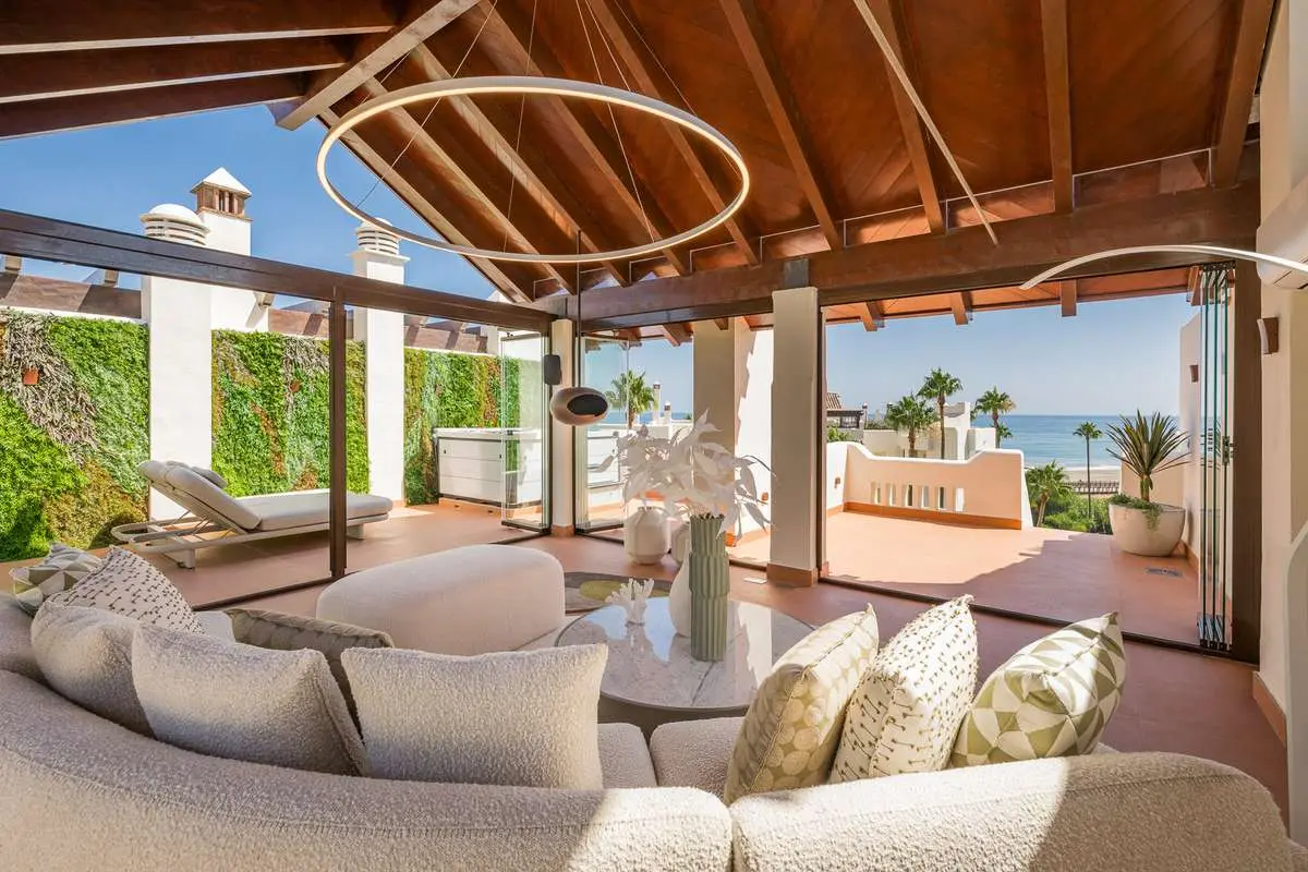 Penthouse z widokiem na morze w Esteponie