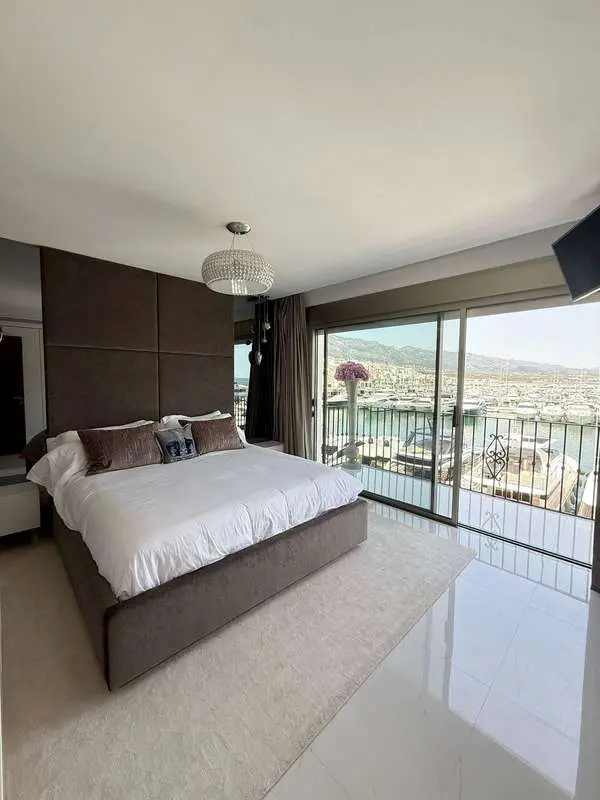 Penthouse z widokiem w Marbelli