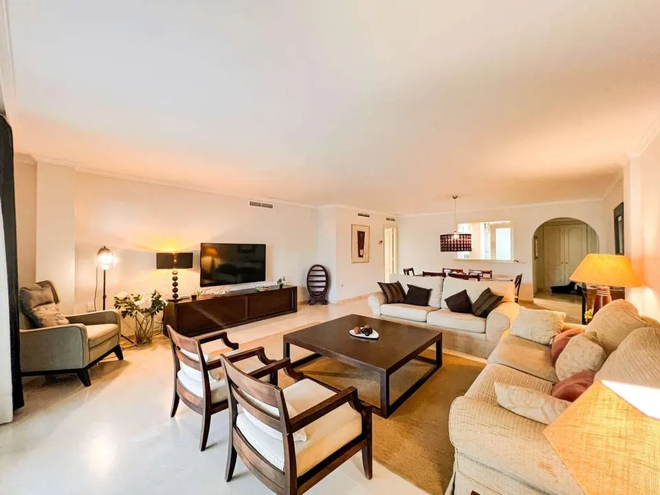 Apartament z widokiem na wodę w Sotogrande — zdjęcie