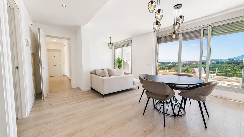 Penthouse z widokiem na morze w Esteponie — zdjęcie